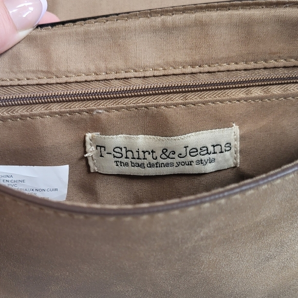 T-Shirt & Jeans Vegan Suede Crossbody Boho Purse - Picture 6 of 7